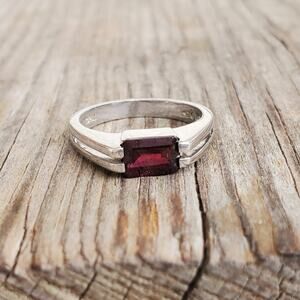 Sterling Silver Garnet Baguette Cut Ring Size 7 4 Grams